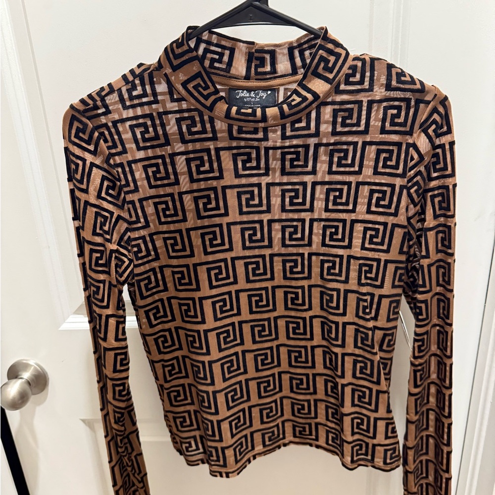 Black and Tan Graphic Fitted Top